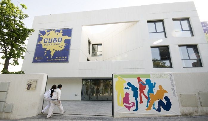 Clase de percusión en el "Cubo"