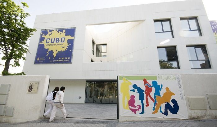 Clase de percusión en el "Cubo"