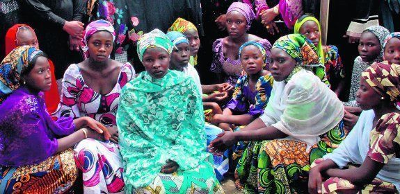 Chibok school girls who escaped from the Boko Haram Islamists gather to receive informations from officials on May 5, 2014. Nigeria's president said on May 8 that Boko Haram's mass abduction of more than 200 schoolgirls would mark a turning point in the battle against the Islamists, as world powers joined the search to rescue the hostages. AFP PHOTO/STR